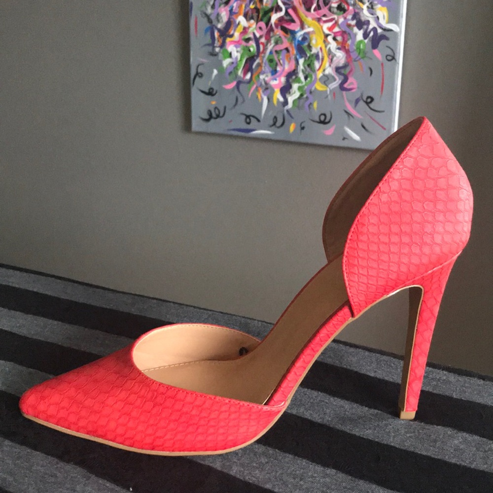 Red Express Heels - Picture 10 of 11